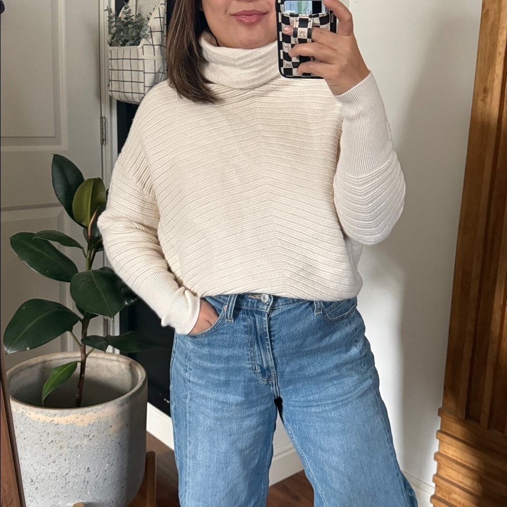 Nordstrom Signature 100% cashmere Cropped Mock Neck Sweater. Size M - Picture 9 of 11